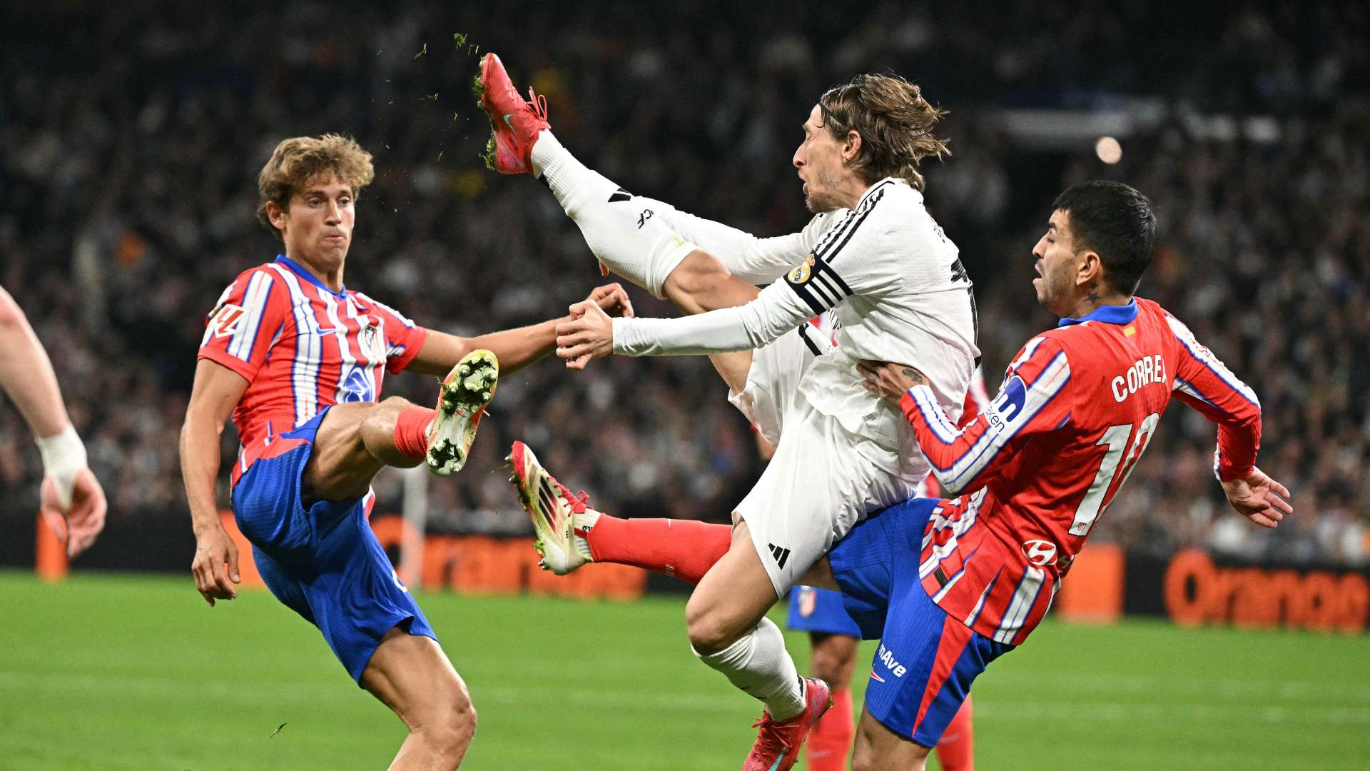 禁区中央接 禁区中央接